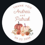 Herfst Pumpkins Terracotta Wedding Bedankt Ronde Sticker<br><div class="desc">Ik dank jullie stickers voor hun naam en datum. De formulering is gekoppeld aan een mooie herfst-waterverf pompoen en florale vormgeving.</div>