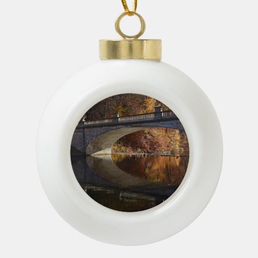 Herfst Reflecties in de Vanderbilt Estate Keramische Bal Ornament (Voorkant)