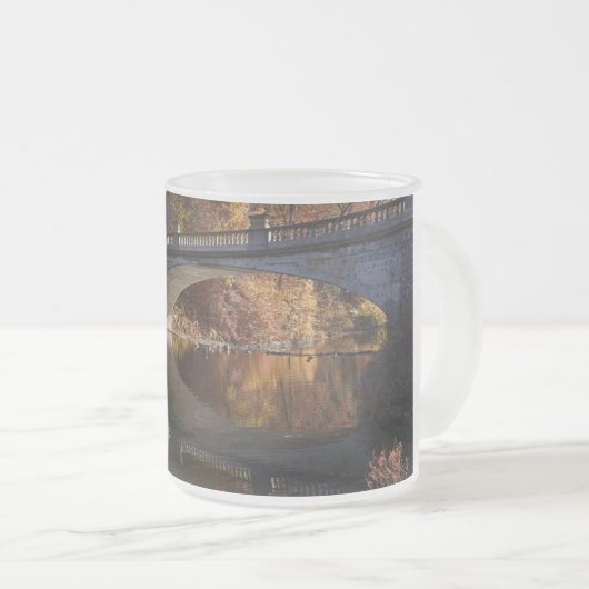 Herfst Reflecties in de Vanderbilt Estate Matglas Koffiemok (Voorkant rechts)