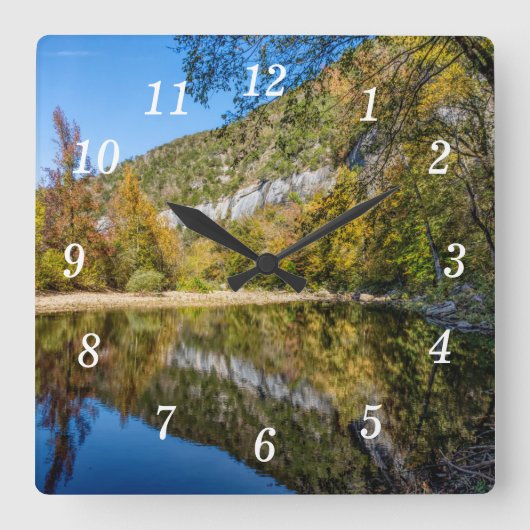 Herfst reflecties op Buffalo National River Clock Vierkante Klok (Voorkant)