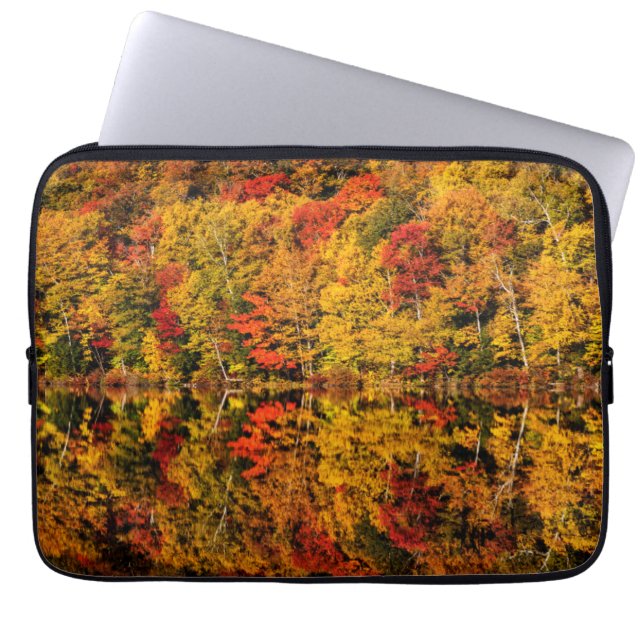 Herfst Reflection op Russell Pond | New Hampshire Laptop Sleeve (Voorkant)