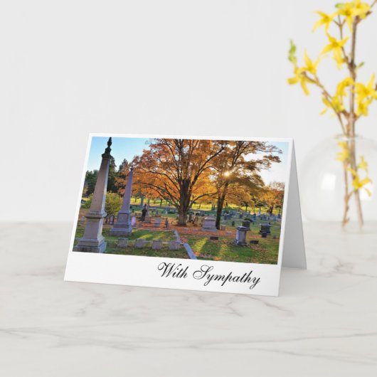 Herfst Scene in Cemetery / Sugar Maple / Sympathie Kaart (Gele Bloem)