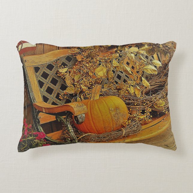 Herfst Scene - Pompoen en Bittersweet Vine Op Benc Accent Kussen (Voorkant)