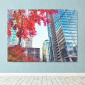 Herfst stadsgezicht met rode esdoornbladeren canvas afdruk (Insitu (Houten vloer))