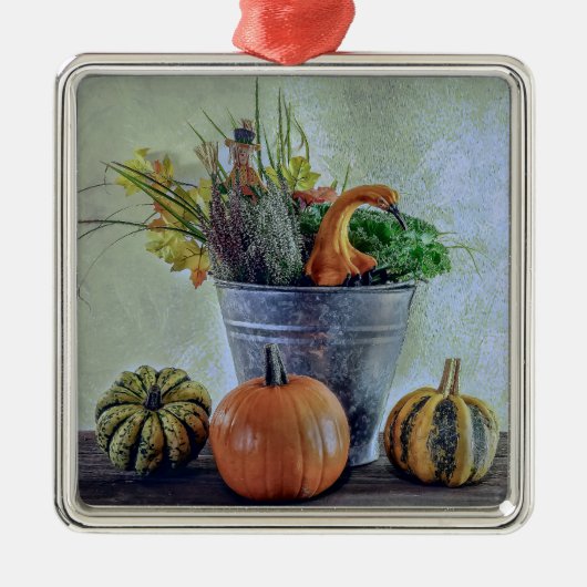 Herfst stilleven met pompoenen, bloemen metalen ornament (Voorkant)