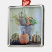 Herfst stilleven met pompoenen, bloemen metalen ornament (Links)