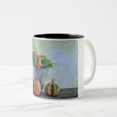 Herfst stilleven met pompoenen, bloemen tweekleurige koffiemok (Voorkant rechts)