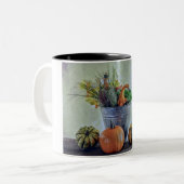 Herfst stilleven met pompoenen, bloemen tweekleurige koffiemok (Voorkant links)