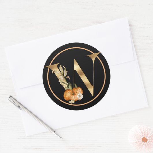 HERFST THEMA MONOGRAM W MET PUMPKIN RONDE STICKER (Envelop)