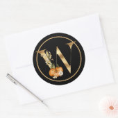 HERFST THEME MONOGRAM W MET ORANJE PUMPKIN RONDE STICKER (Envelop)