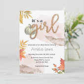 Herfst van een pompoenmeisje voor de douche kaart (Staand voorkant)