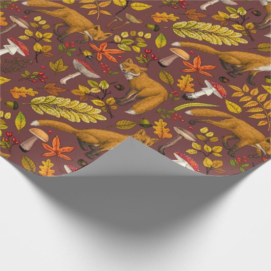 Herfst vossen op chocoladebruin cadeaupapier (Hoek)