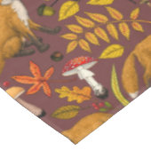 Herfst vossen op chocoladebruin tafelkleed (Gekanteld)
