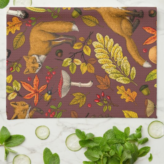 Herfst vossen op chocoladebruin theedoek (Gevouwen)