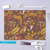 Herfst vossen op chocoladebruin tissuepapier (Craft)