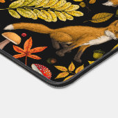 Herfst vossen op zwart bureaumat (Hoek)