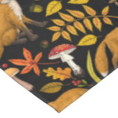 Herfst vossen op zwart tafelkleed (Gekanteld)