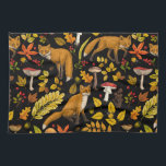 Herfst vossen op zwart theedoek<br><div class="desc">Handbeschilderde herfst bosfauna en flora- vossen,  bosbladeren,  paddenstoelen en bessen</div>