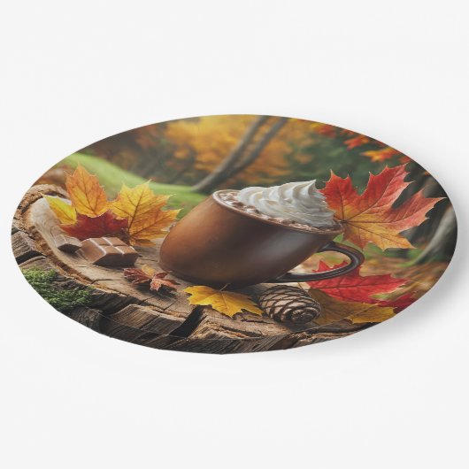 Herfst warme chocolademelk op boomstronk papieren bordje (Gekanteld)