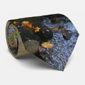 Herfst Waterfall en Creek Pennsylvania Natuur Stropdas (Opgerold)