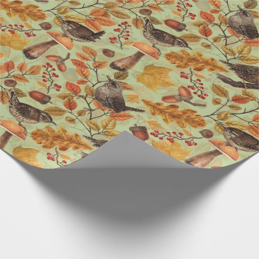 Herfstbladeren, bessen, paddenstoelen en winterkon cadeaupapier (Hoek)