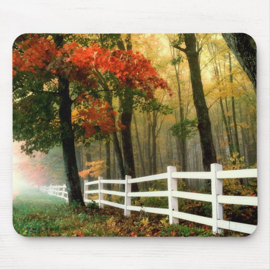 Herfstbladeren en bomen Witte Piketomheining Muism Muismat (Voorkant)