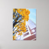 Herfstbladeren en wolkenkrabber canvas afdruk (Voorkant)