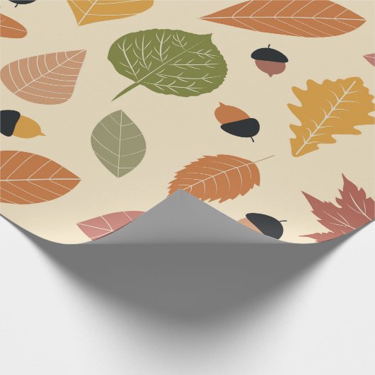 Herfstbladeren in terracotta, bruin en groen cadeaupapier (Hoek)