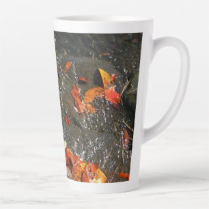 Herfstbladeren in Waterval I Herfst Fotografie Latte Mok