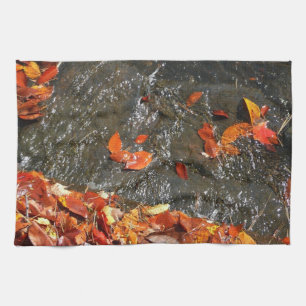 Herfstbladeren in Waterval I Herfst Fotografie Theedoek