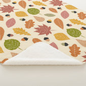 Herfstbladeren met eikels in terracotta bruin sherpa deken (3/4)