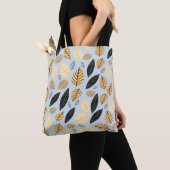 Herfstbladeren: naadloze blauwe achtergrond tote bag (Dichtbij)