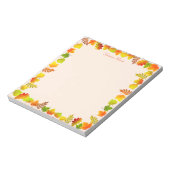 Herfstbladeren op lichtbeige notitieblok (Linkerzijde)