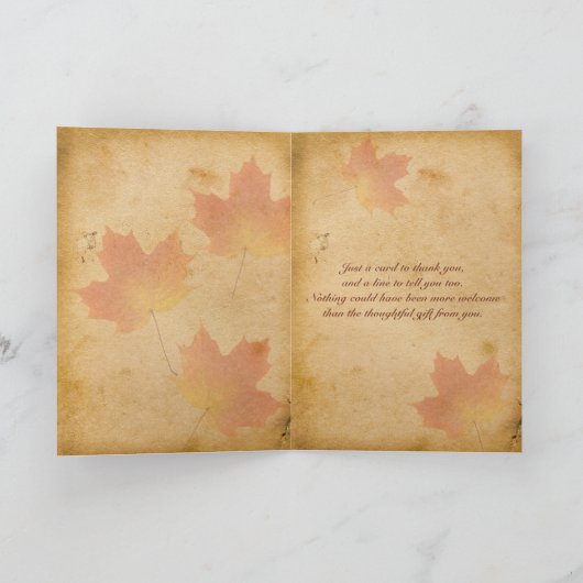 Herfstbladeren op oud papier bedankkaart (Binnen)