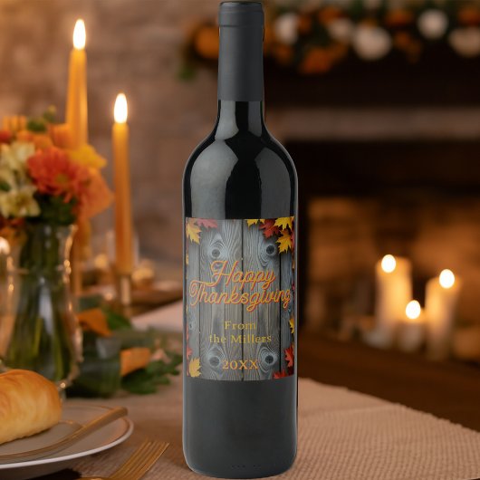 Herfstbladeren op rustieke houten Onderdak Thanksg Wijn Etiket