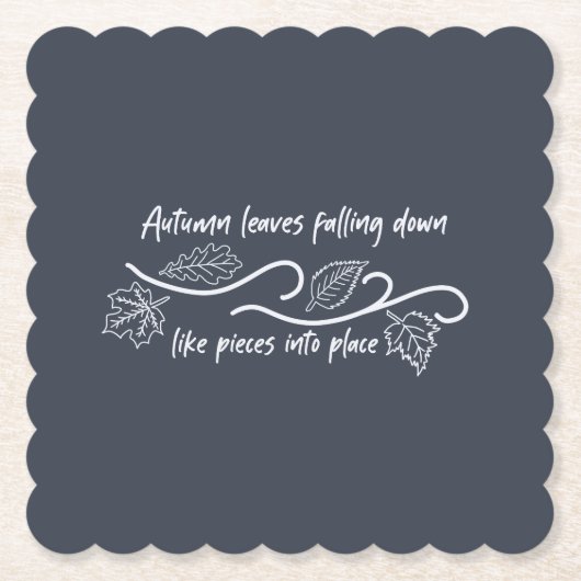 Herfstbladeren vallen als stukjes op hun plaats kartonnen onderzetters (Voorkant)