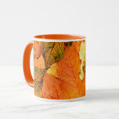 Herfstbladeren versierde Mok voor hete Drinken. (Voorkant links)