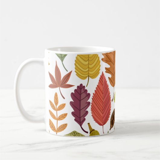 Herfstbladeren:  witte achtergrond. koffiemok (Links)