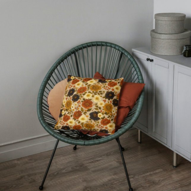 Herfstbloemen - Boheemse Boerderijstijl Kussen (Bring the warmth of autumn indoors with this charming floral pillow. Perfect accent for a farmhouse.)