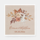Herfstbloemen op taupe trouw servetten (Voorkant)