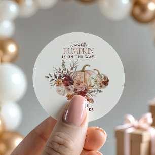 Herfstbloesems 'een klein pompoentje' Baby Shower Ronde Sticker
