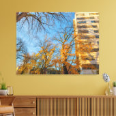 Herfstbomen en gevel van een gebouw canvas afdruk (Insitu (Woonkamer))