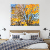 Herfstbomen in het stadsbeeld canvas afdruk (Insitu (Slaapkamer))