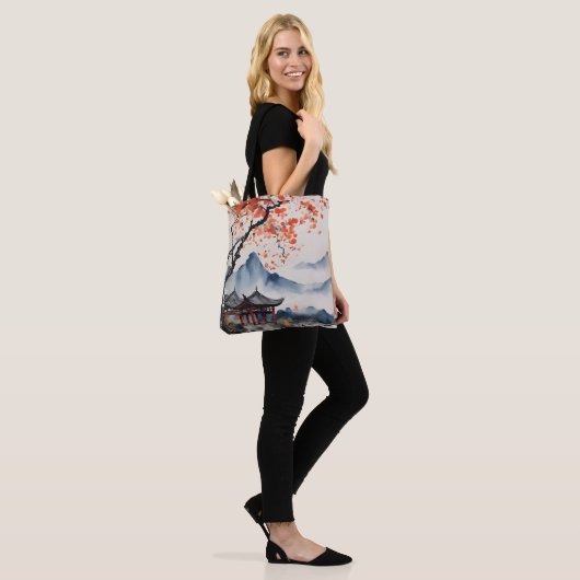 Herfstboom en tempel tote bag (Op model)
