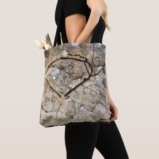 Herfstboom in beweging door Egon Schiele Tote Bag (Dichtbij)