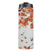 Herfstboom met bladeren en vogels.