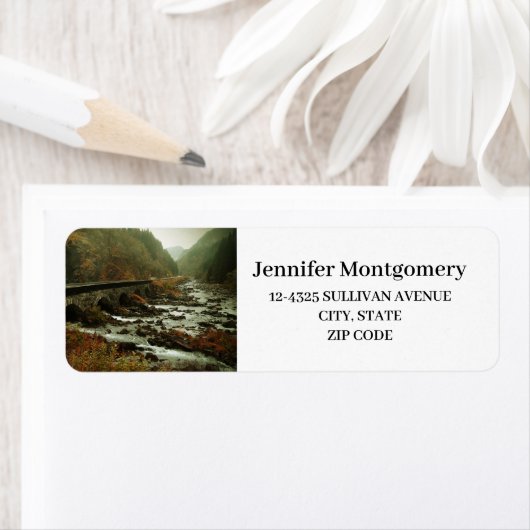 Herfstbos en rivierlandschap etiket (Insitu)