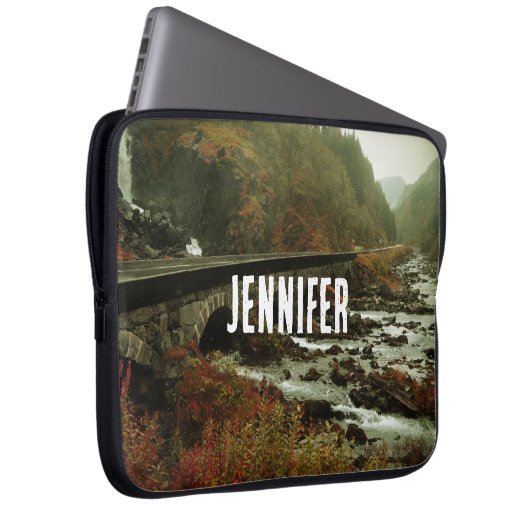 Herfstbos en rivierlandschap laptop sleeve (Voorkant Rechts)