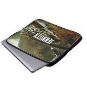 Herfstbos en rivierlandschap laptop sleeve (Voorkant onderkant)