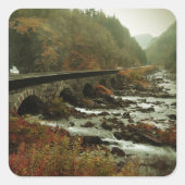 Herfstbos en rivierlandschap vierkante sticker (Voorkant)